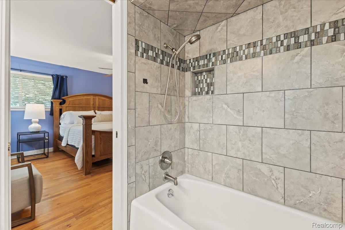 Independence Charter Township, Michigan 48348, United States, 3 Bedrooms Bedrooms, ,3 BathroomsBathrooms,Residential,Contingent,185425