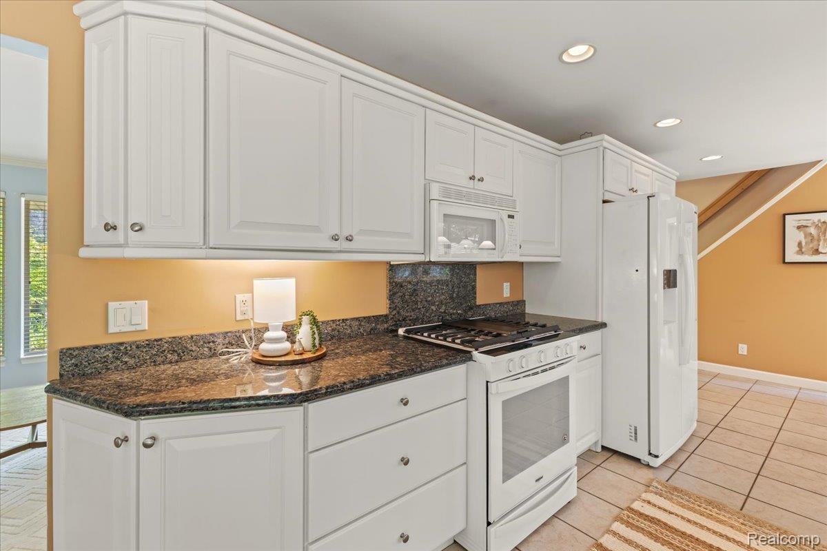 Independence Charter Township, Michigan 48348, United States, 3 Bedrooms Bedrooms, ,3 BathroomsBathrooms,Residential,Contingent,185425