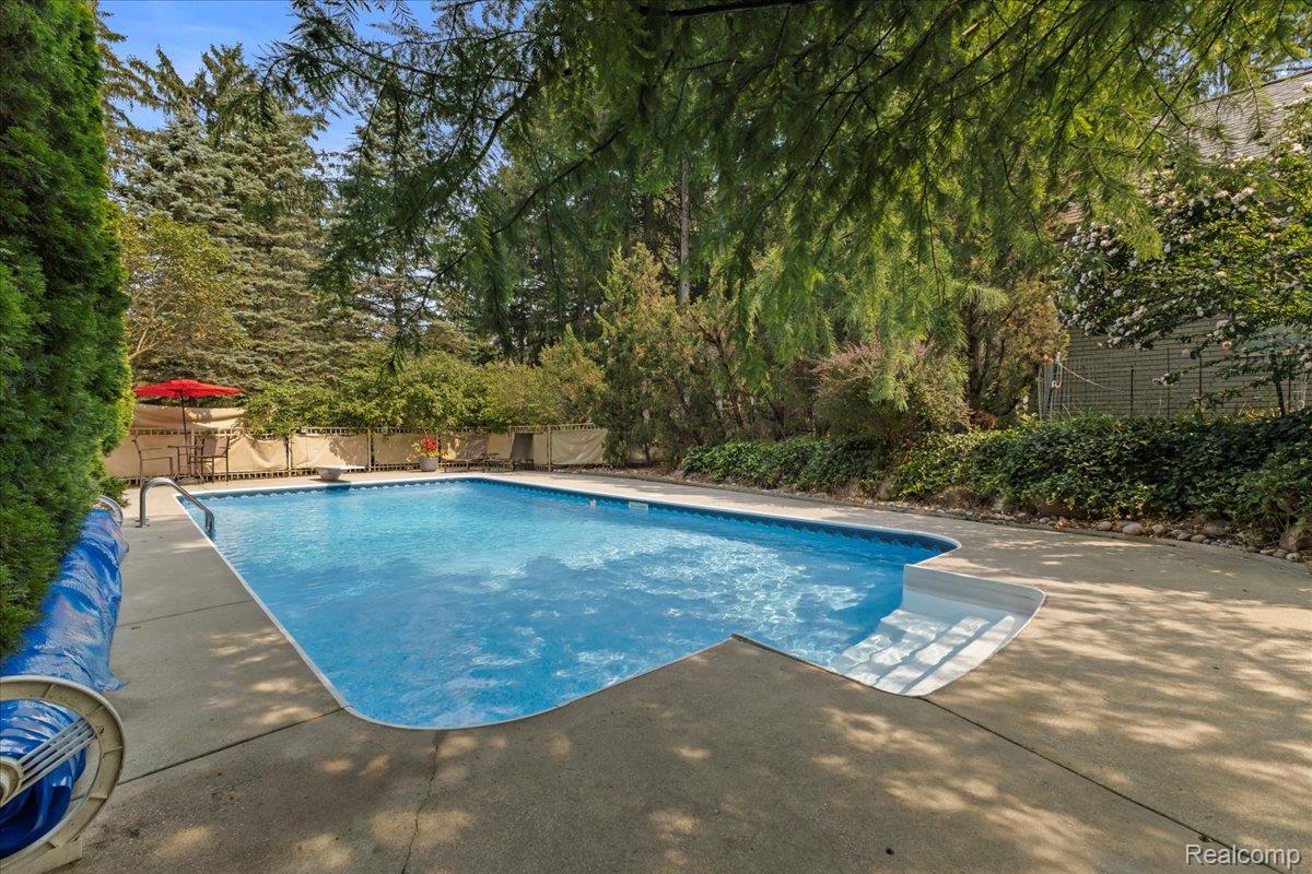 Independence Charter Township, Michigan 48348, United States, 3 Bedrooms Bedrooms, ,3 BathroomsBathrooms,Residential,Contingent,185425