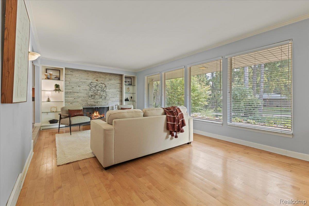 Independence Charter Township, Michigan 48348, United States, 3 Bedrooms Bedrooms, ,3 BathroomsBathrooms,Residential,Contingent,185425