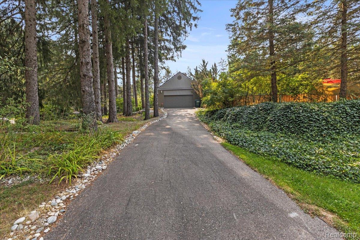 Independence Charter Township, Michigan 48348, United States, 3 Bedrooms Bedrooms, ,3 BathroomsBathrooms,Residential,Contingent,185425