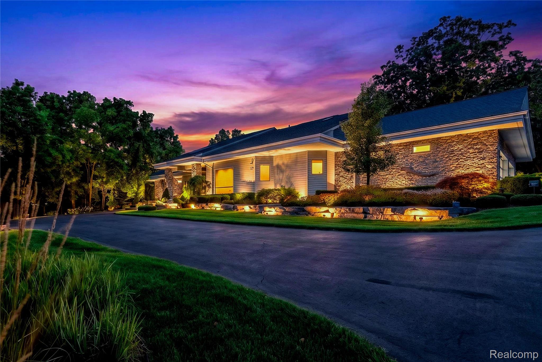 1661 Pinewood