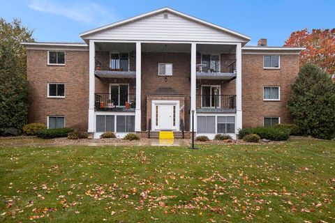 Photo of 530 Georgetown Dr, Traverse City City, MI 49684 (MLS # 78080063182) Photo of 530 Georgetown Dr, Traverse City City, MI 49684 (MLS # 78080063182)