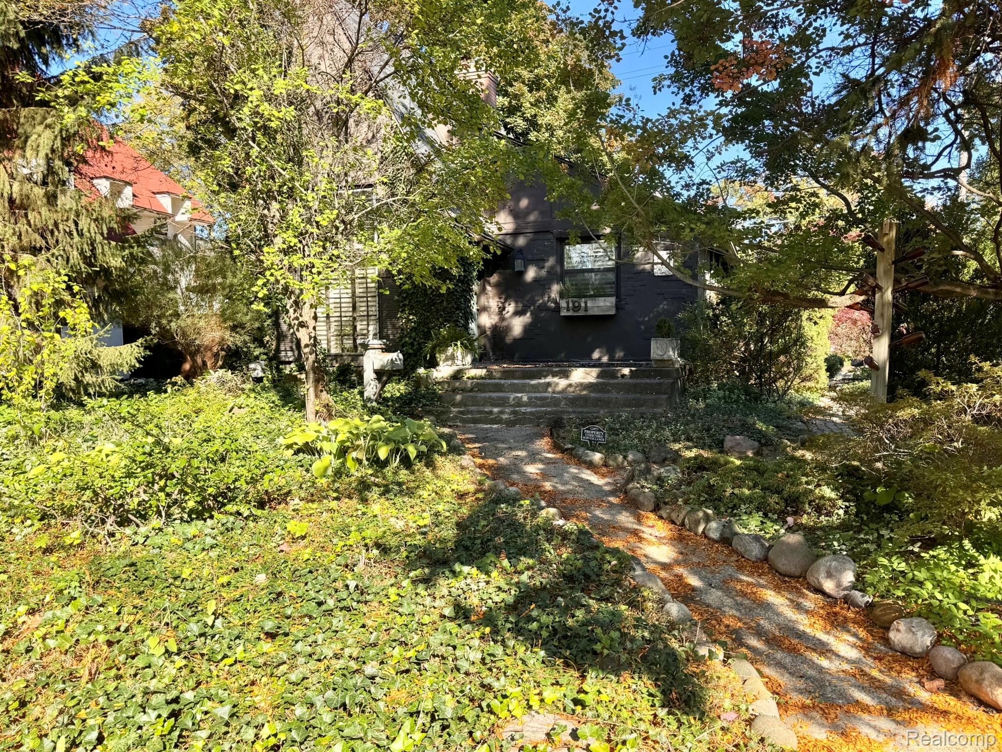 191 E Lincoln Street