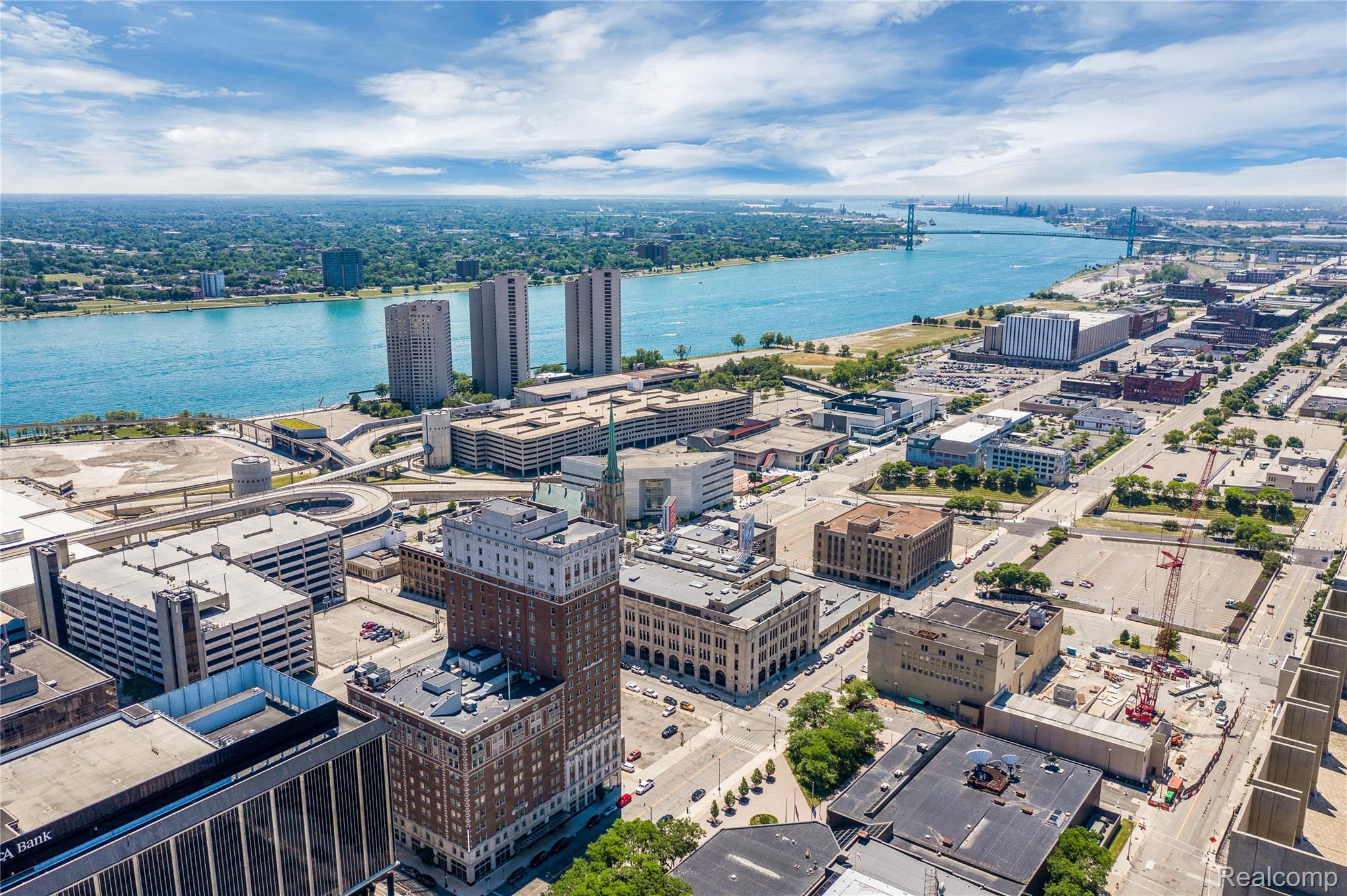 525 W Lafayette Boulevard 18E and 19C