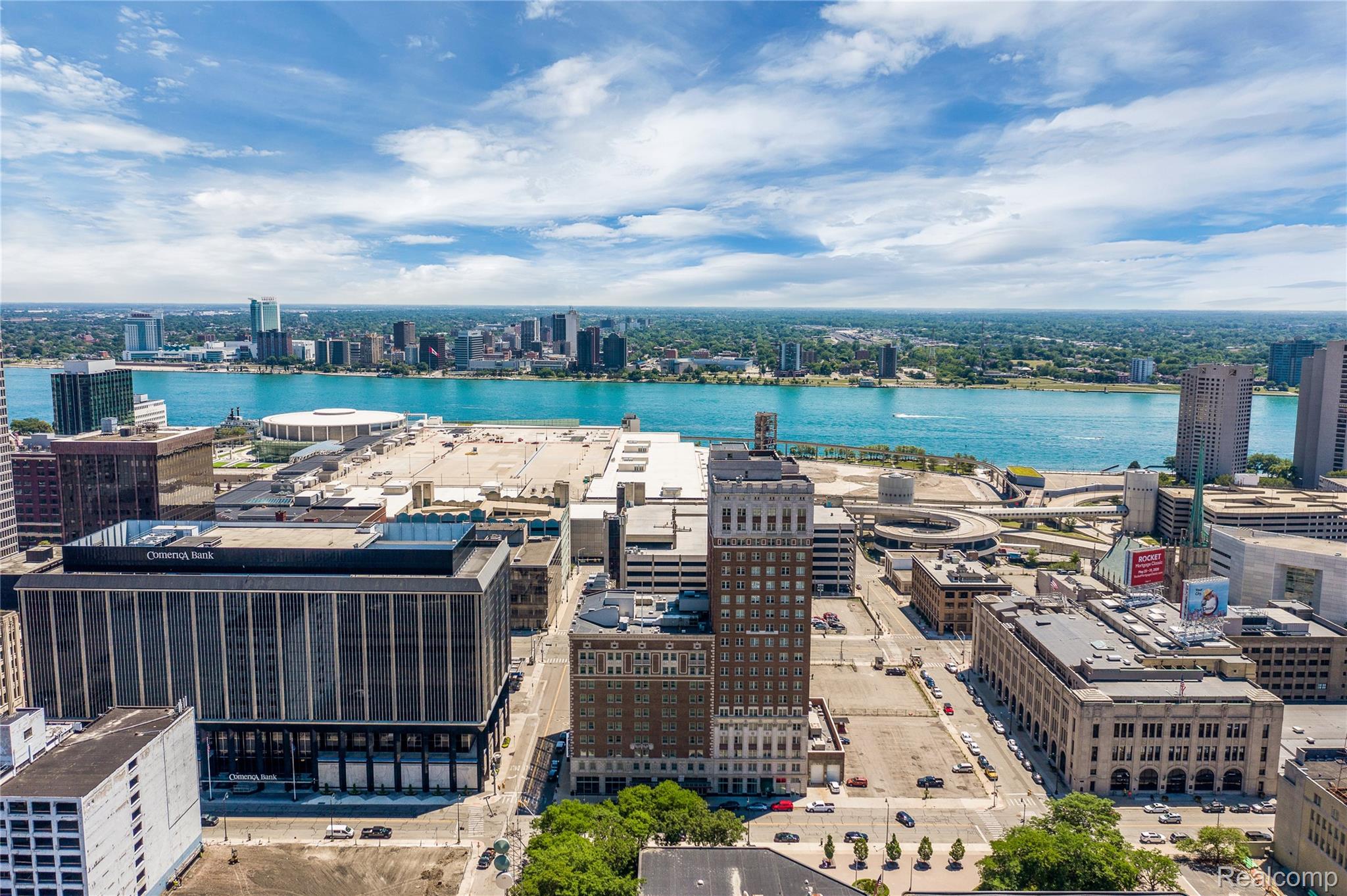 525 W Lafayette Boulevard 18E and 19C