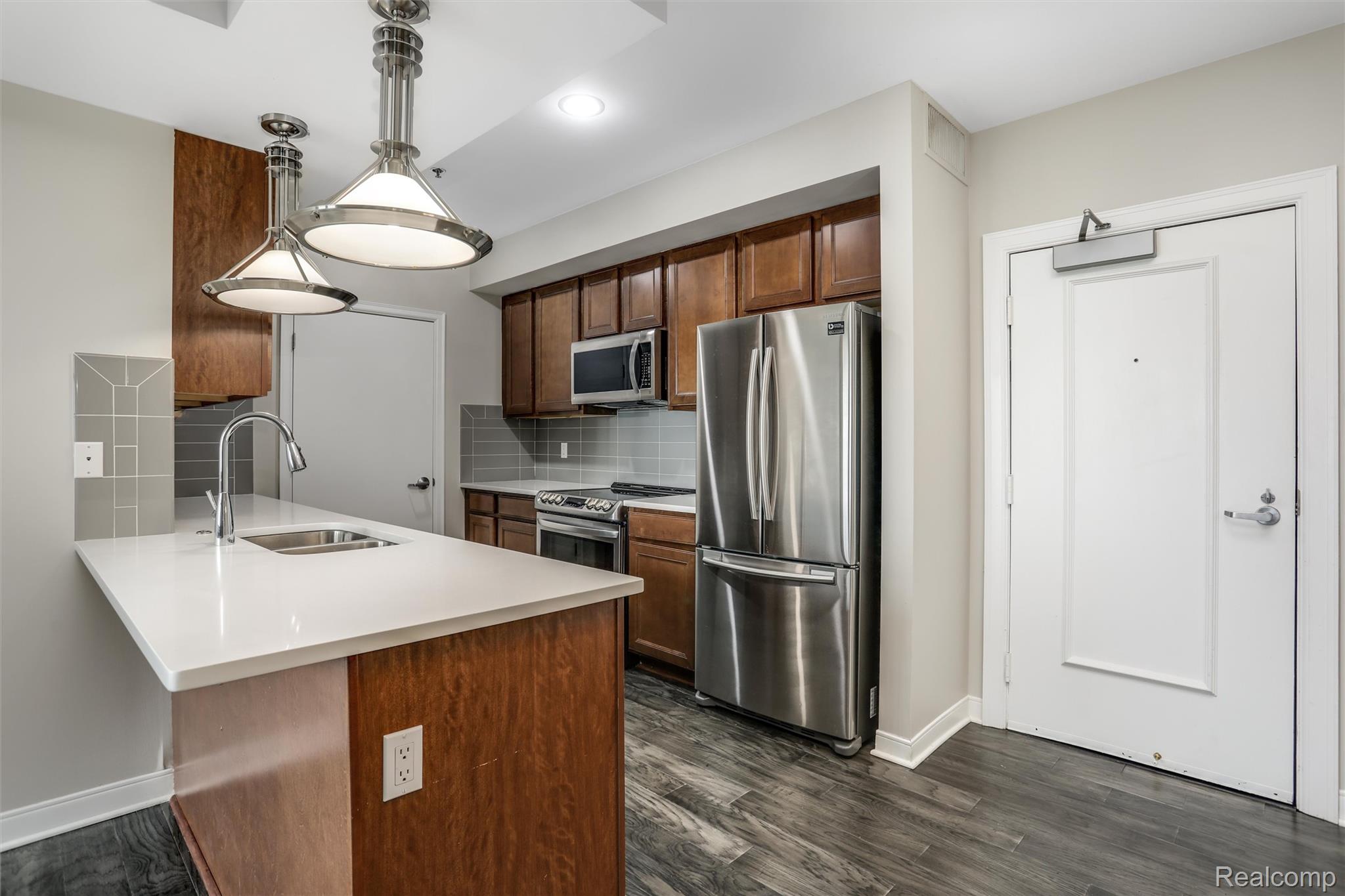 525 W Lafayette Boulevard 18E and 19C