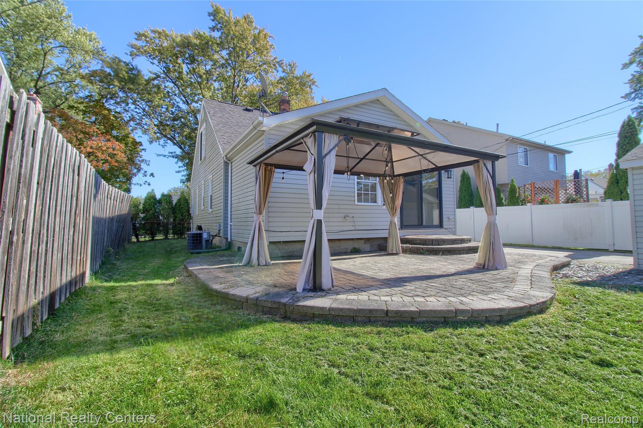 2463 Cummings Avenue