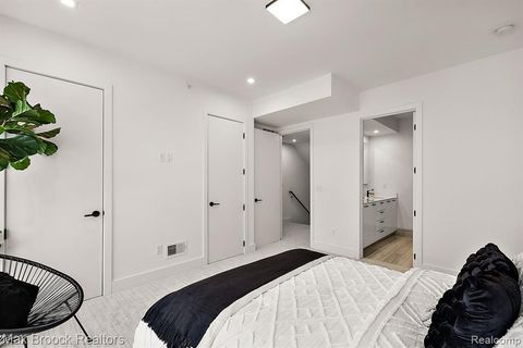 A home in RoyalOakCity_Oakland