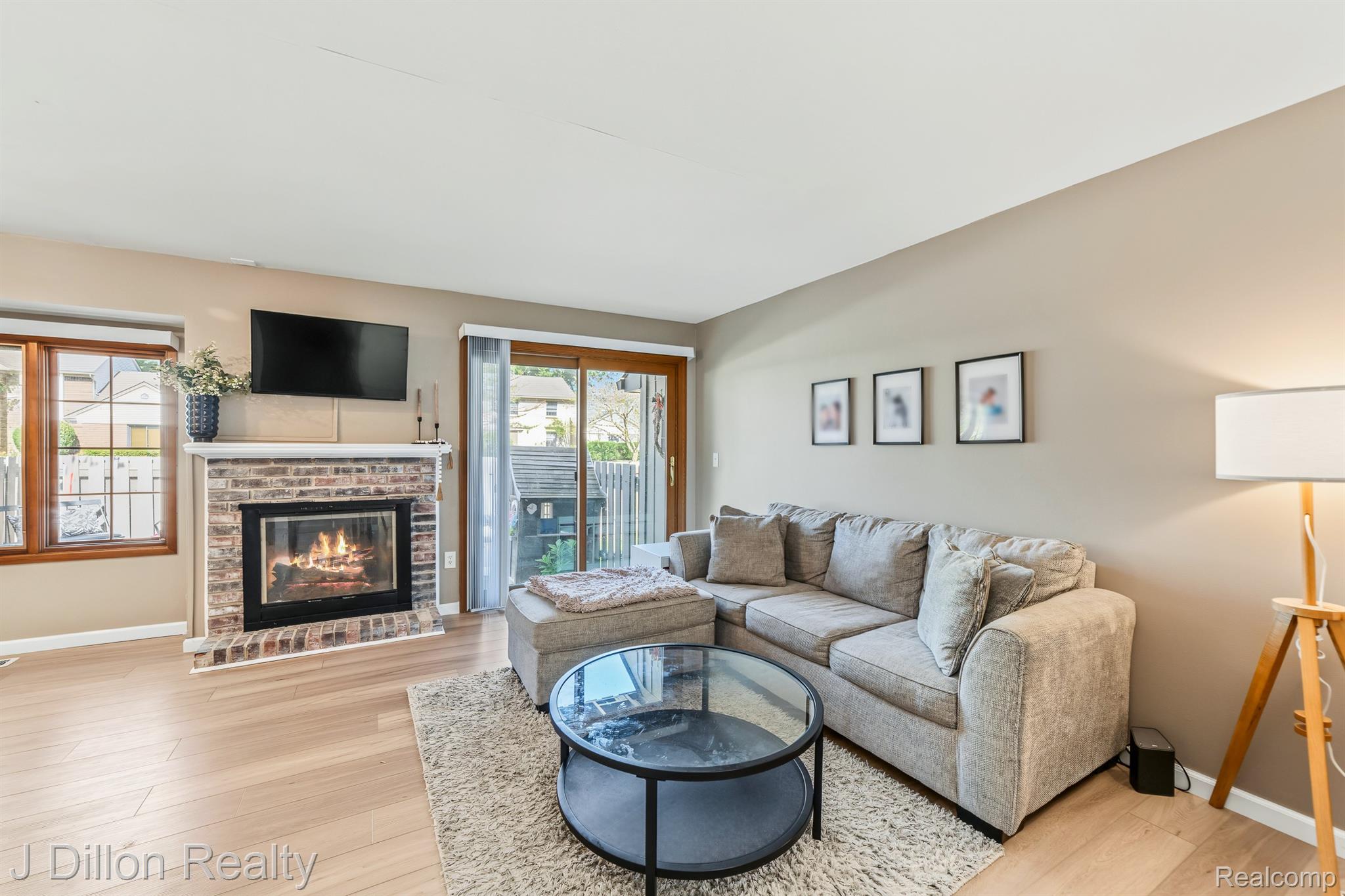 44712 Lynn Drive