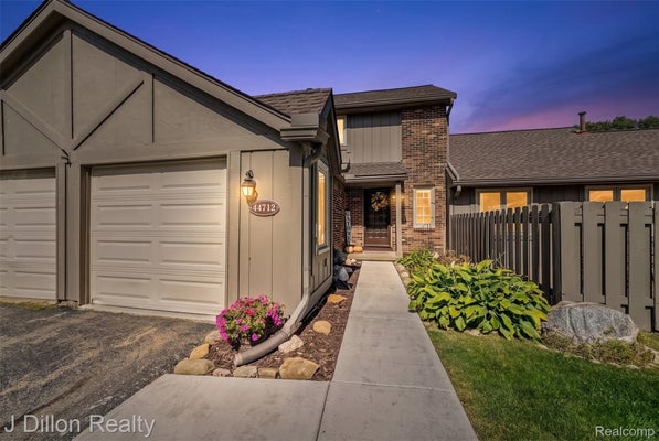 44712 LYNN DR, PLYMOUTH, MI 48170 - Image 6985afb2bb53fa4ce9f8385a7d37bb03/926015981