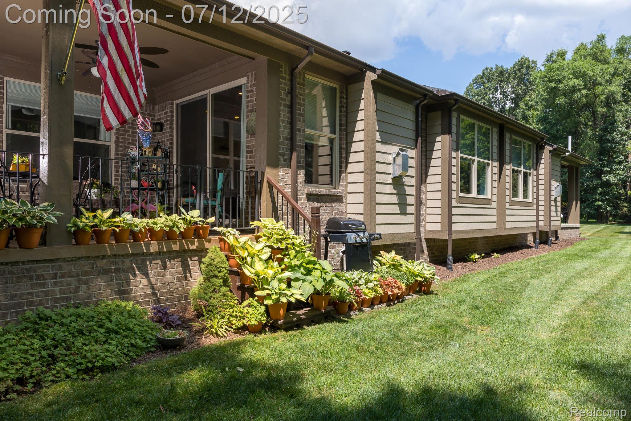 1079 Hampshire Court