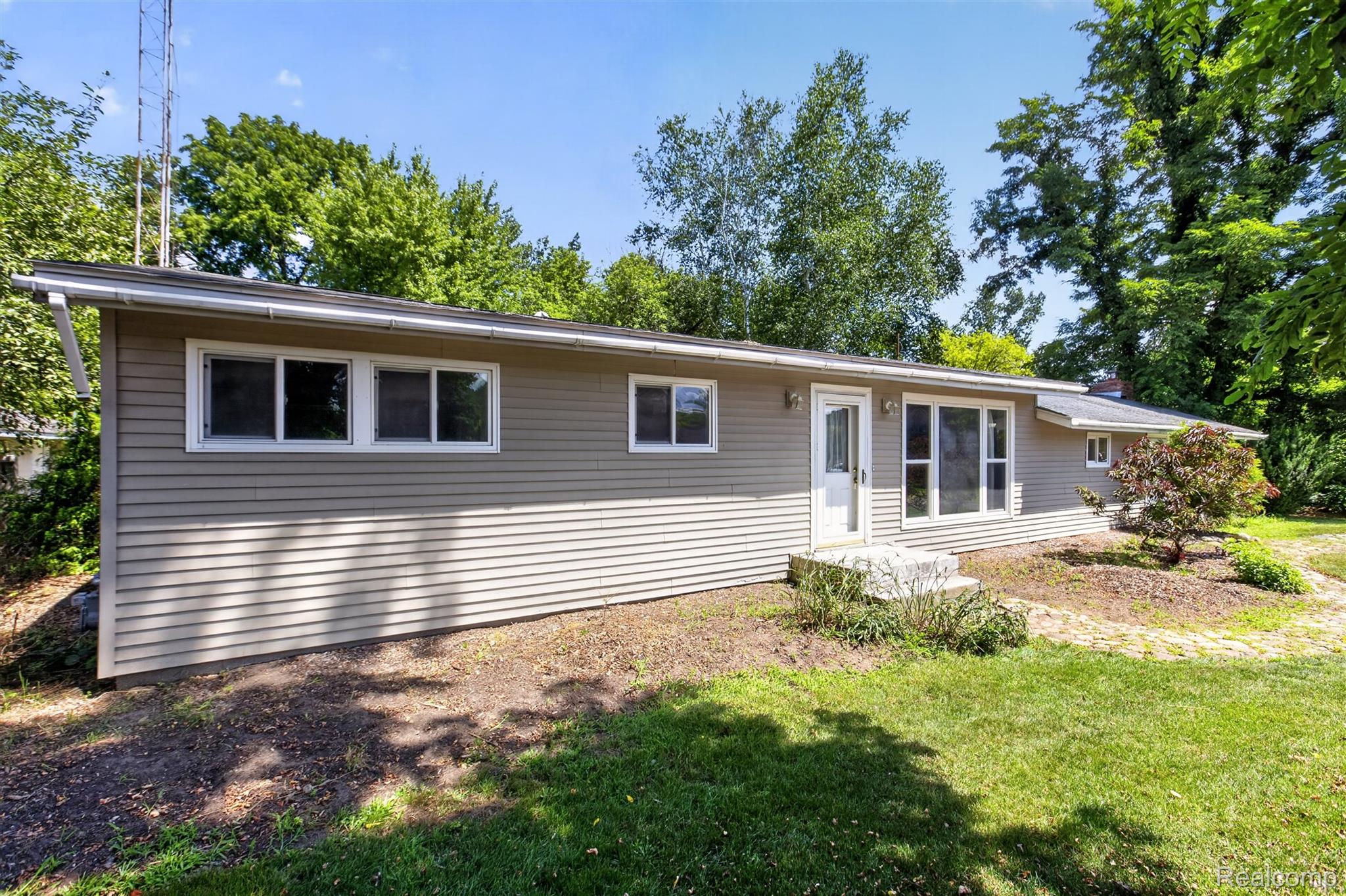 1279 E Burnside Road