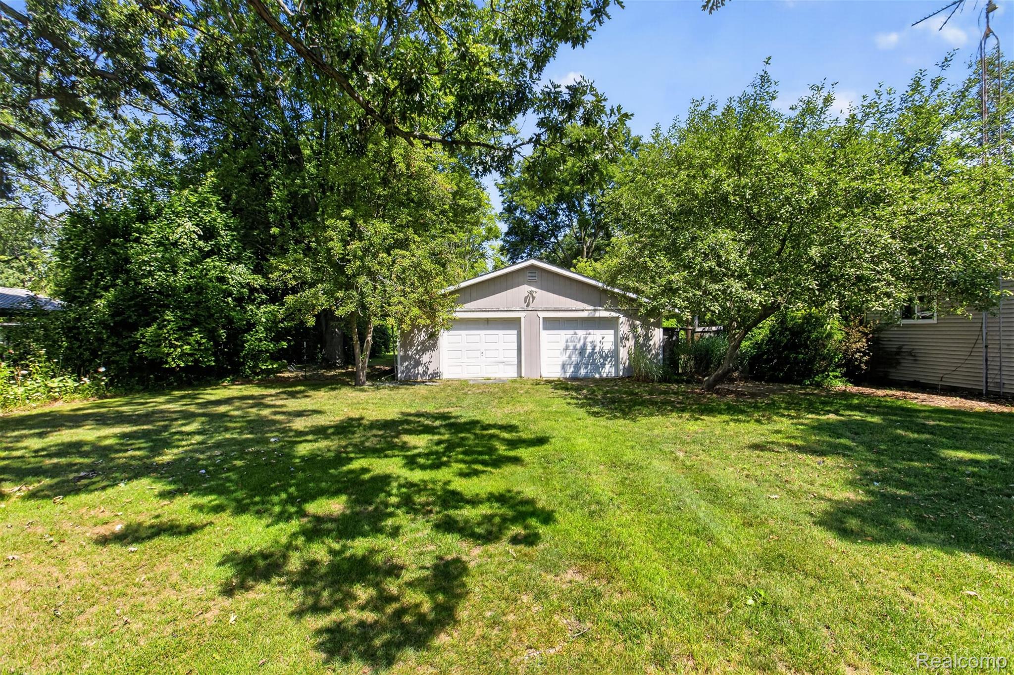 1279 E Burnside Road