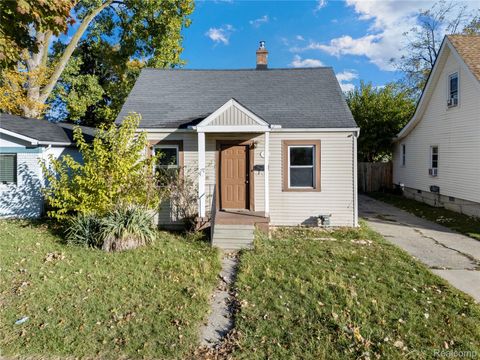 7583 Hudson Avenue Warren City MI 48091