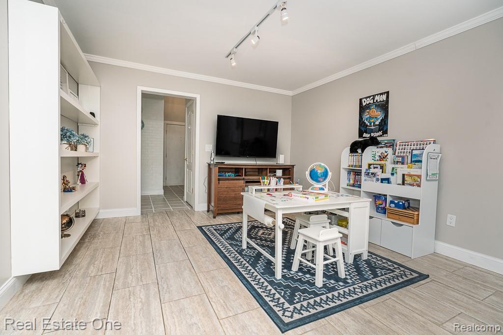 104 Manor Way 1