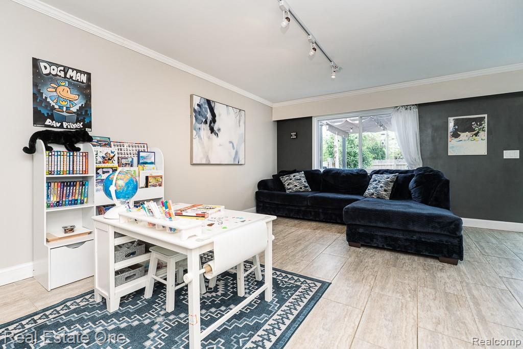 104 Manor Way 1