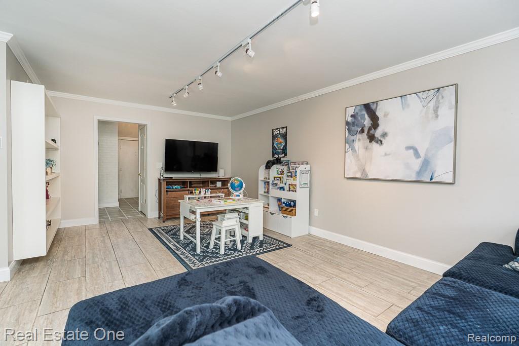 104 Manor Way 1