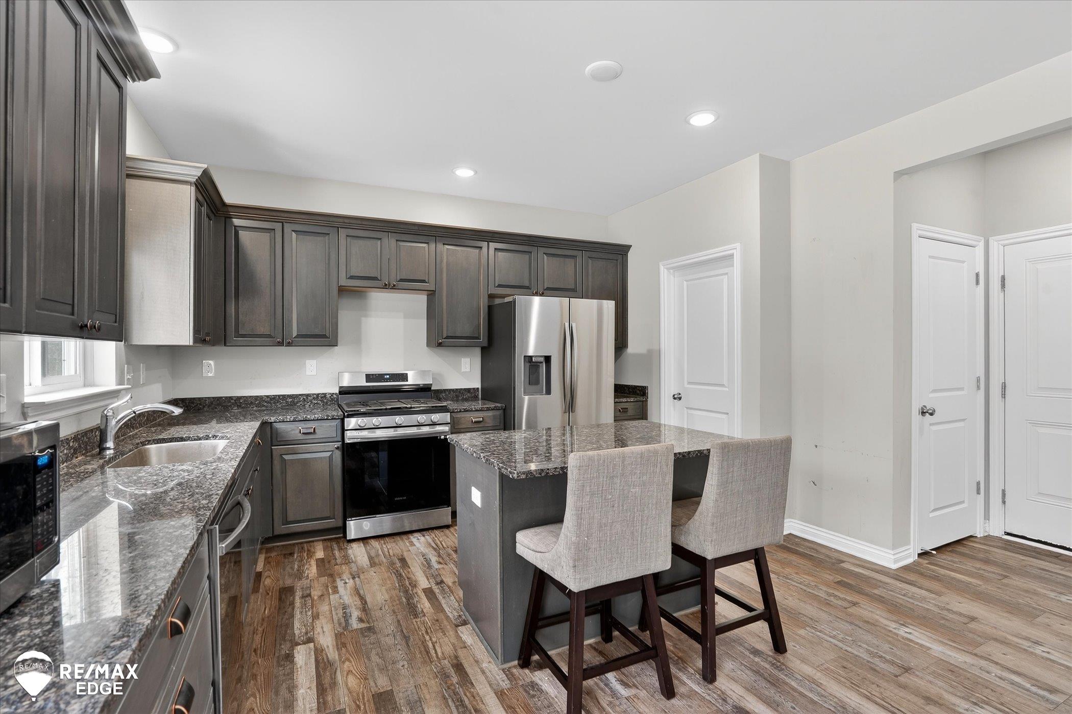 8224 Peninsula Circle