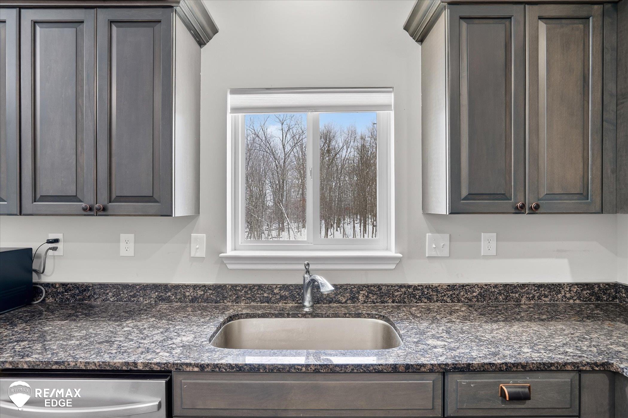 8224 Peninsula Circle