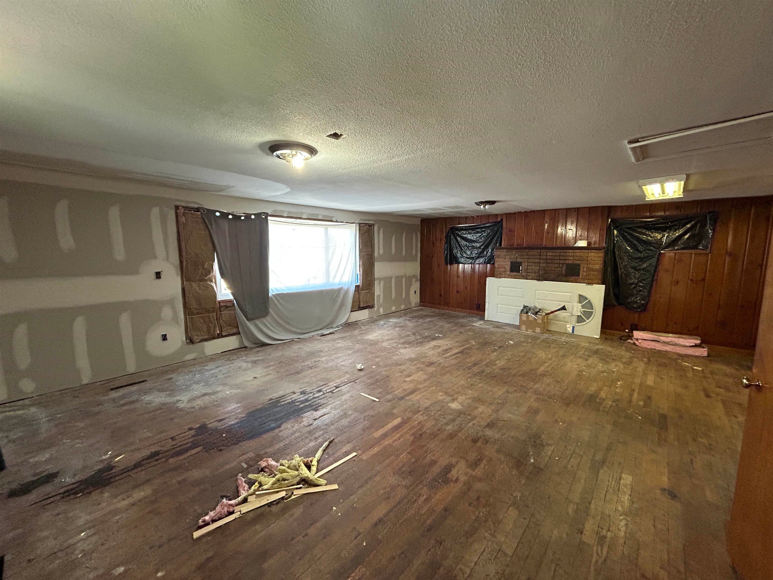 12514 N Saginaw Street