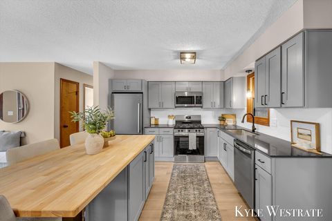 Tiny photo for 3425 Cascade Road SE, Grand Rapids Charter Township, MI 49546 (MLS # 65026001840)