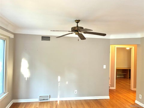 Tiny photo for 602 Dewey Street, Royal Oak City, MI 48067 (MLS # 20261066652)