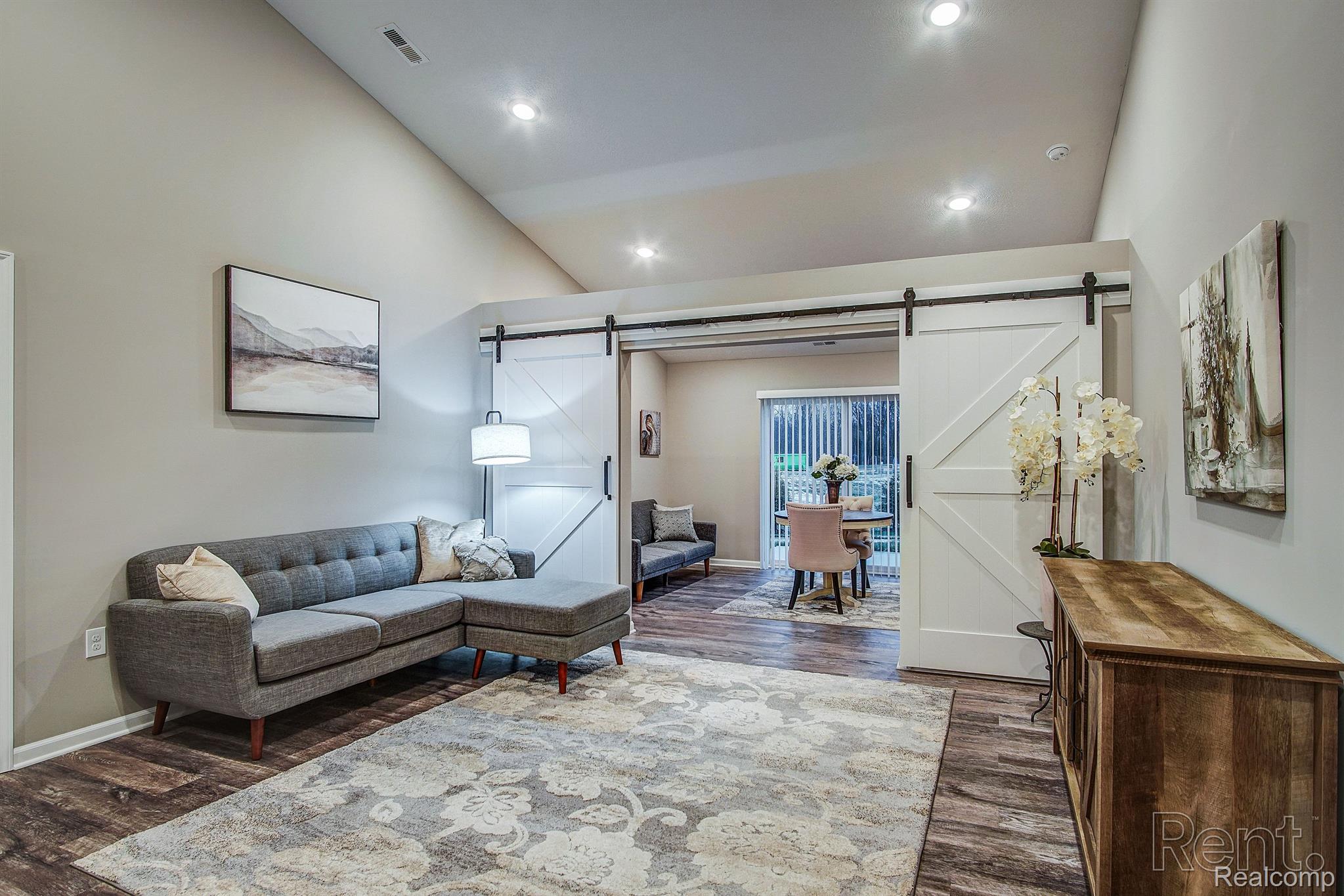 7063 Chestnut Hills