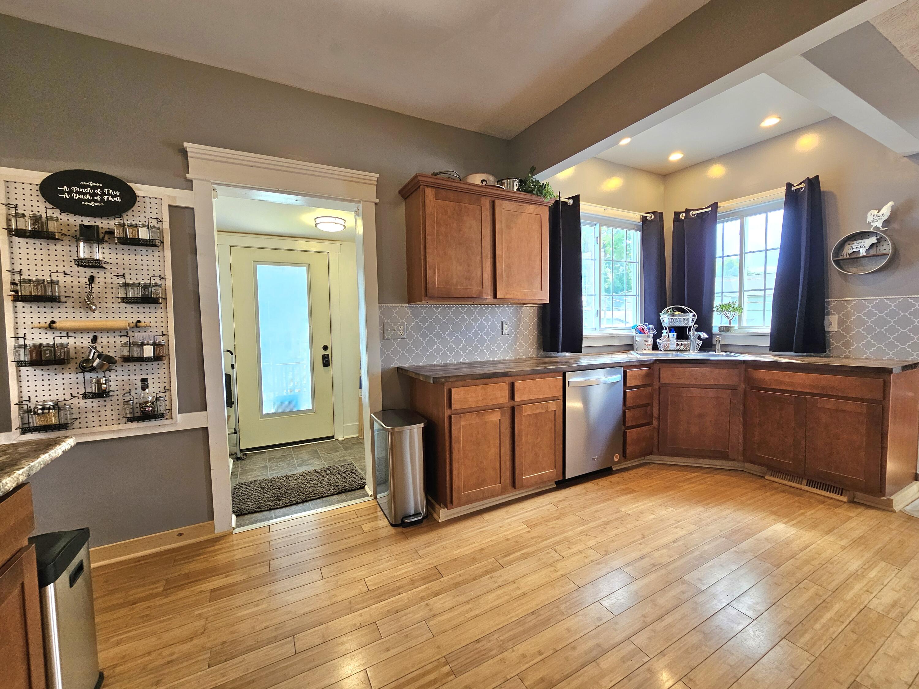 121 W Ann Street