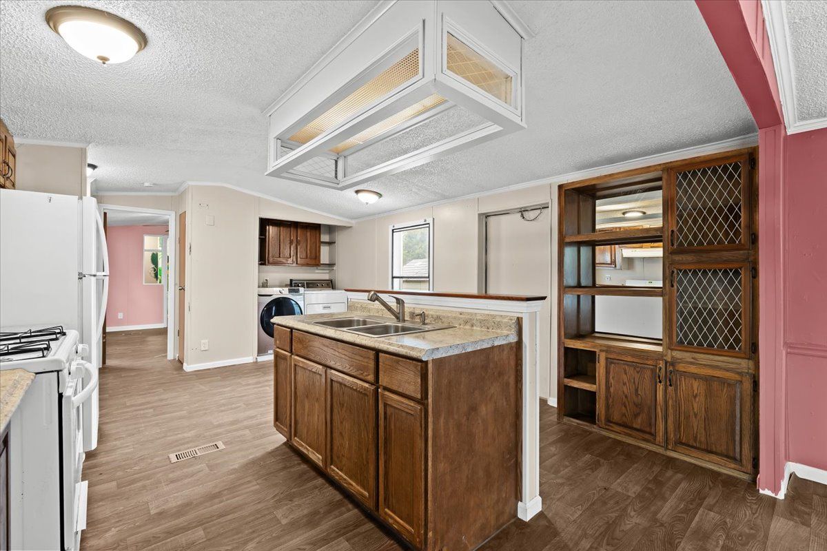 Brighton City, Michigan 48114, United States, 2 Bedrooms Bedrooms, ,2 BathroomsBathrooms,Residential,Pending,134321