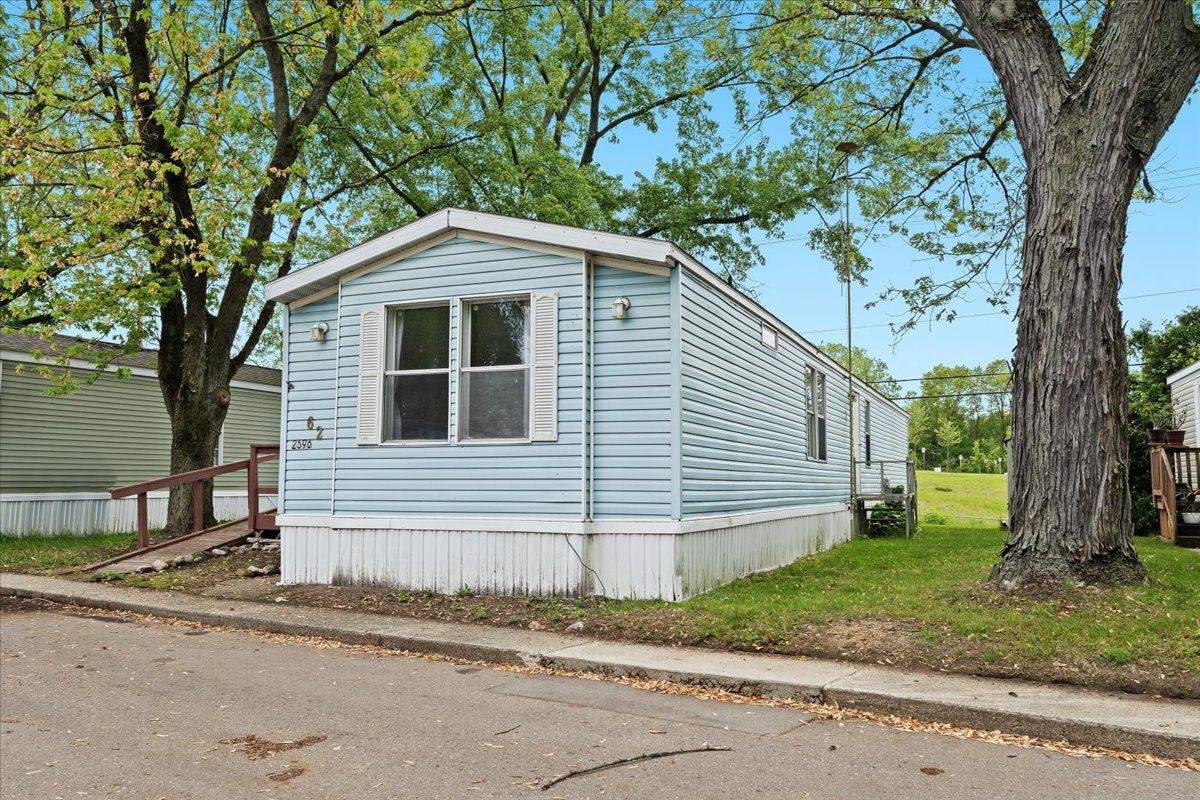 2596 Pleasant Street
