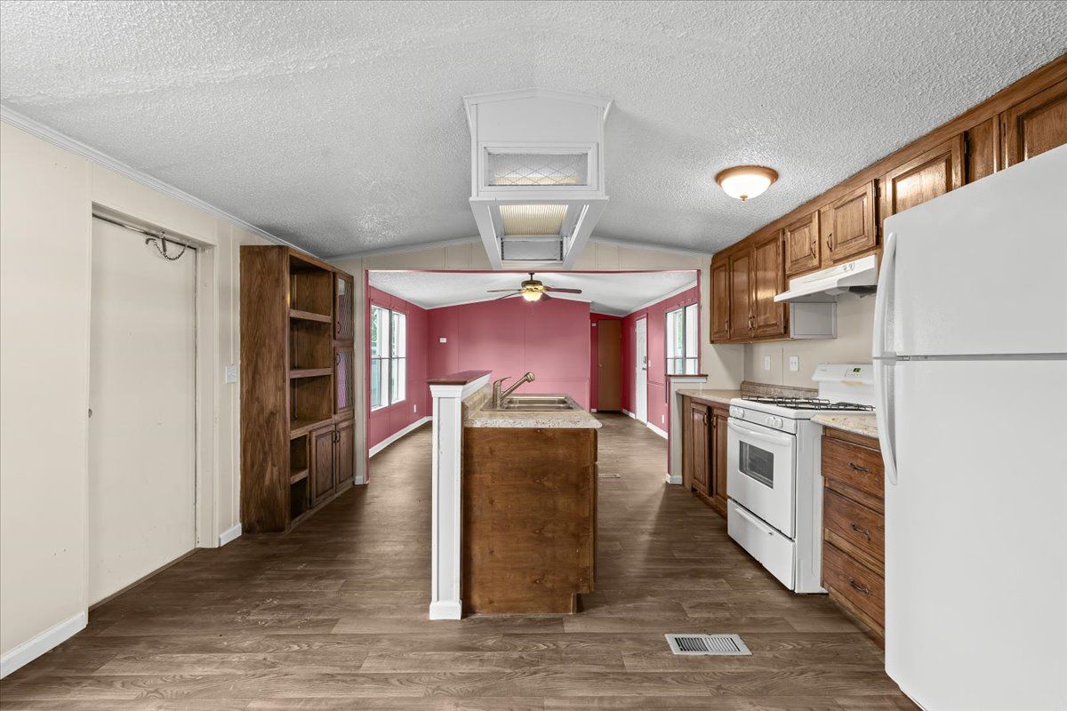 Brighton City, Michigan 48114, United States, 2 Bedrooms Bedrooms, ,2 BathroomsBathrooms,Residential,Pending,134321