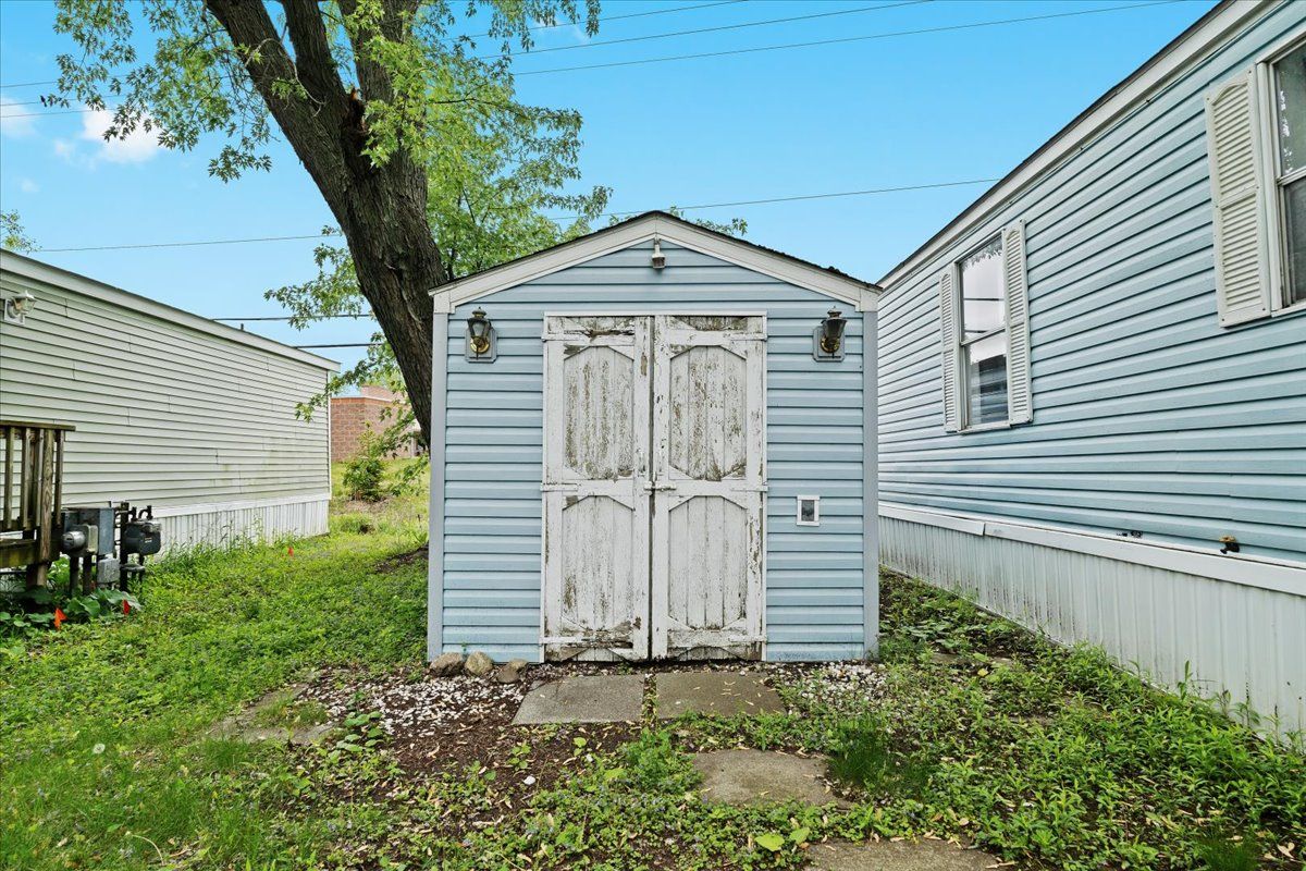 Brighton City, Michigan 48114, United States, 2 Bedrooms Bedrooms, ,2 BathroomsBathrooms,Residential,Pending,134321