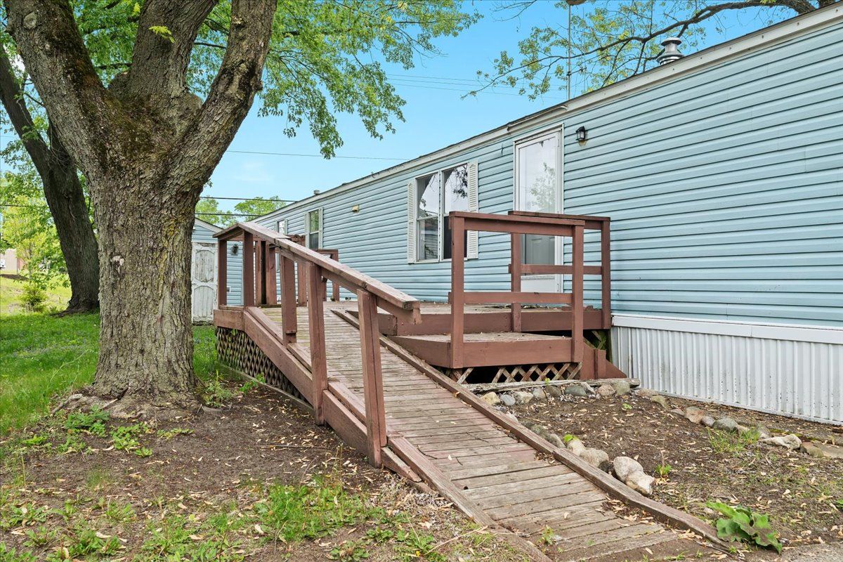 2596 Pleasant Street