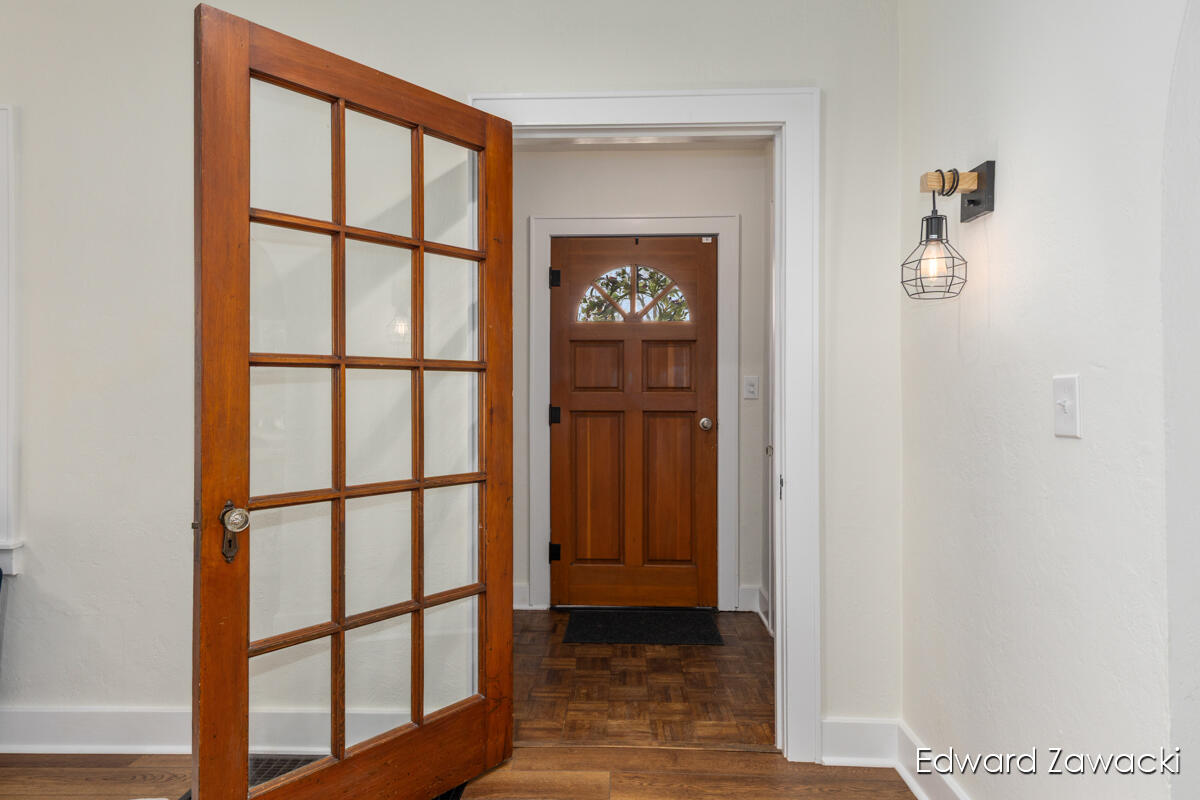 6914 Young Avenue NE