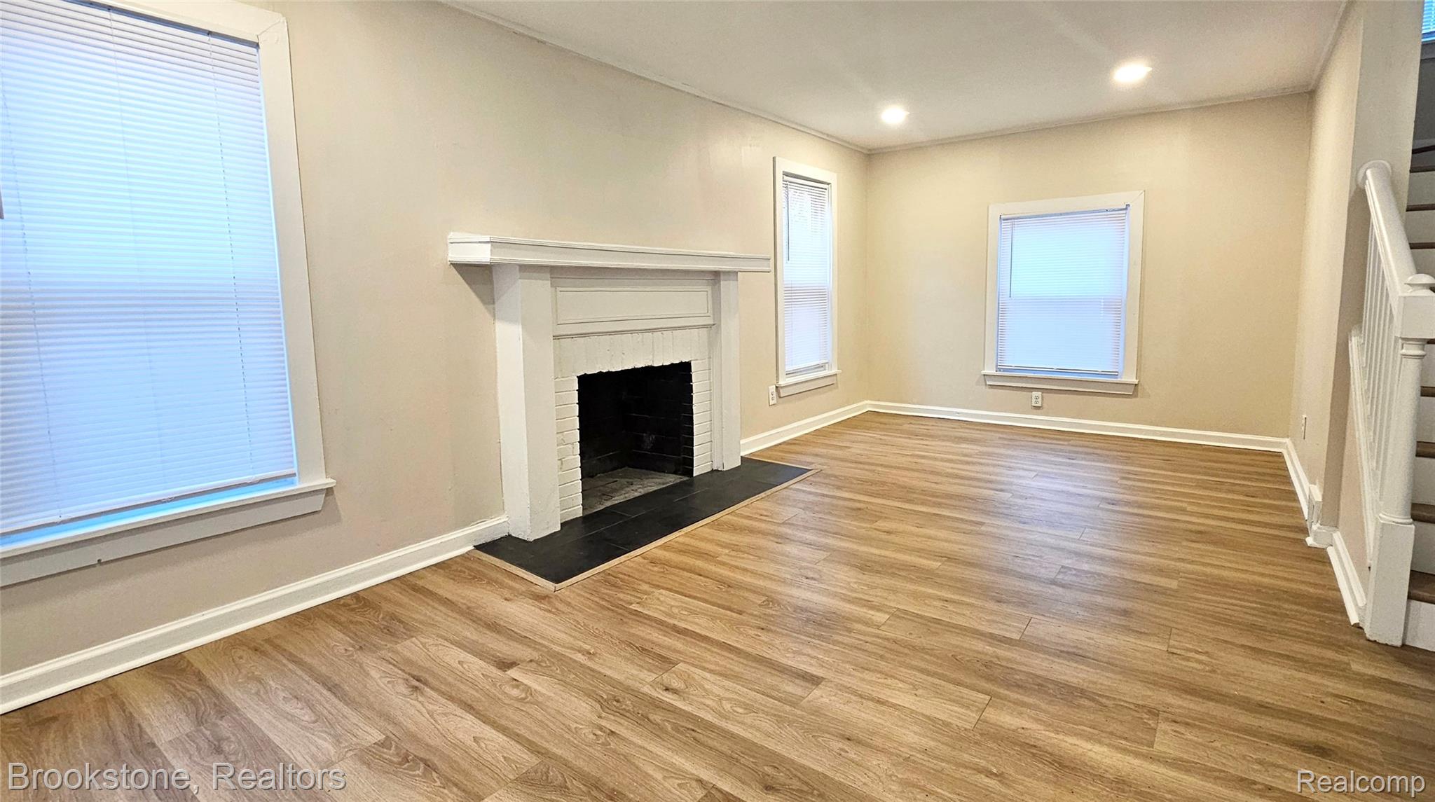 19338 Murray Hill Street