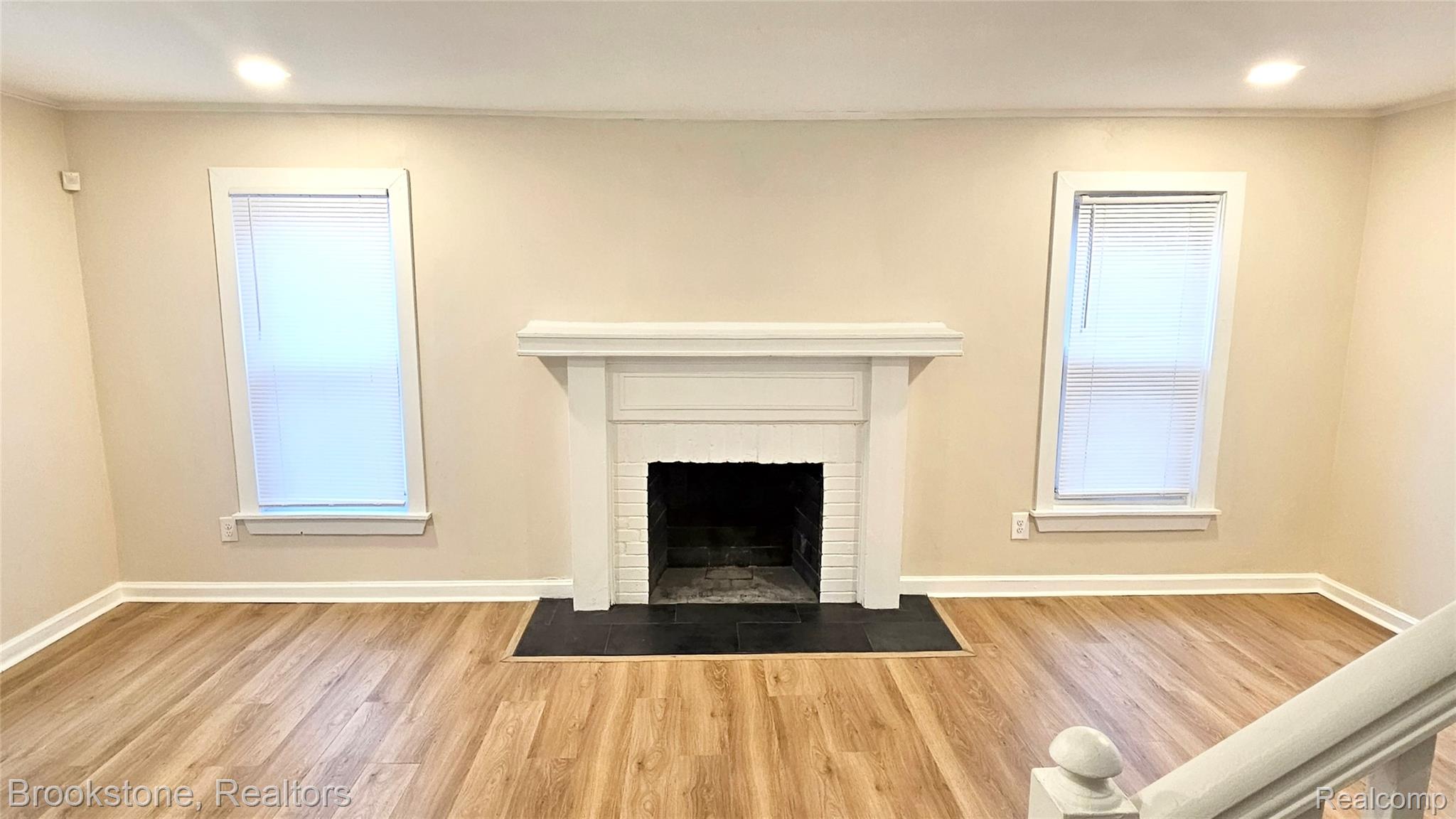 19338 Murray Hill Street