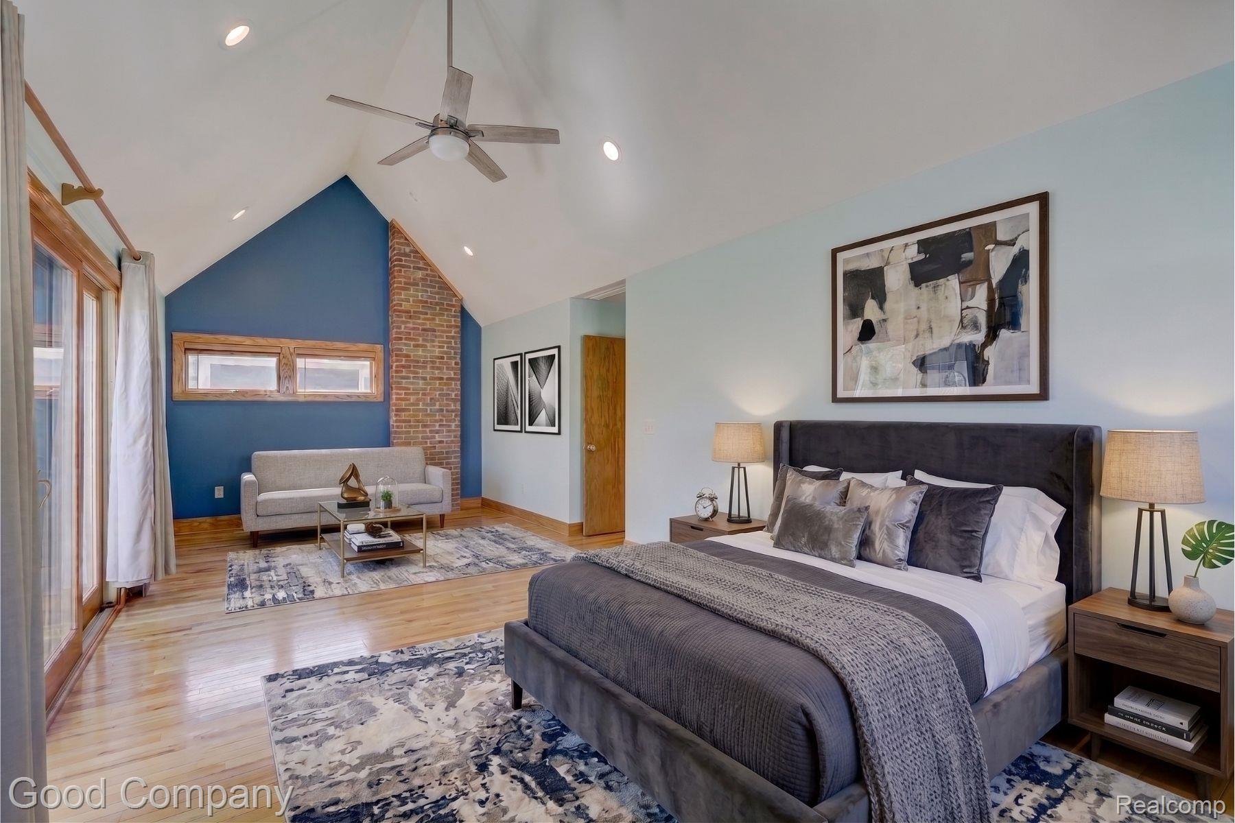 419 E 5th Street