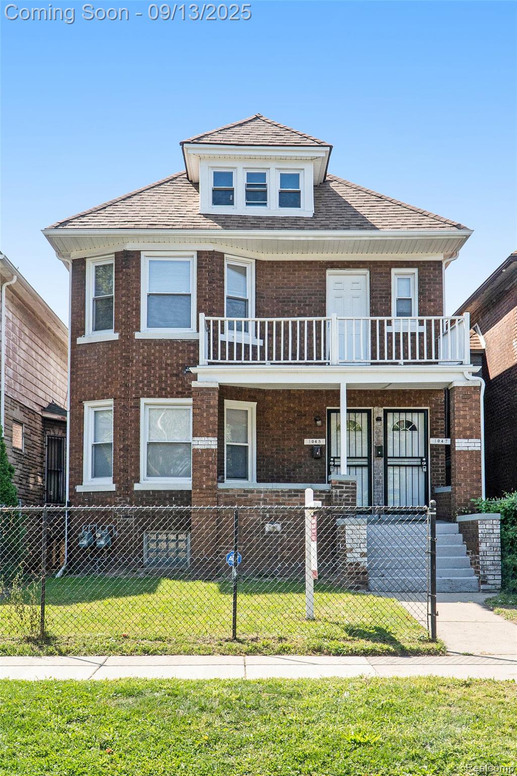 Detroit City, Michigan 48209, United States, 4 Bedrooms Bedrooms, ,3 BathroomsBathrooms,Residential,Active,209032