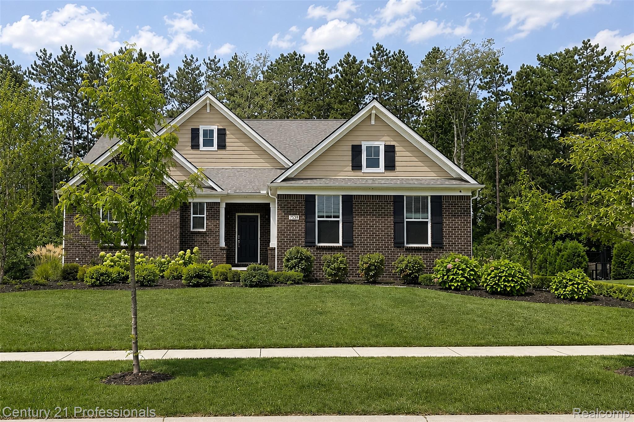 7533 Hardwood Circle