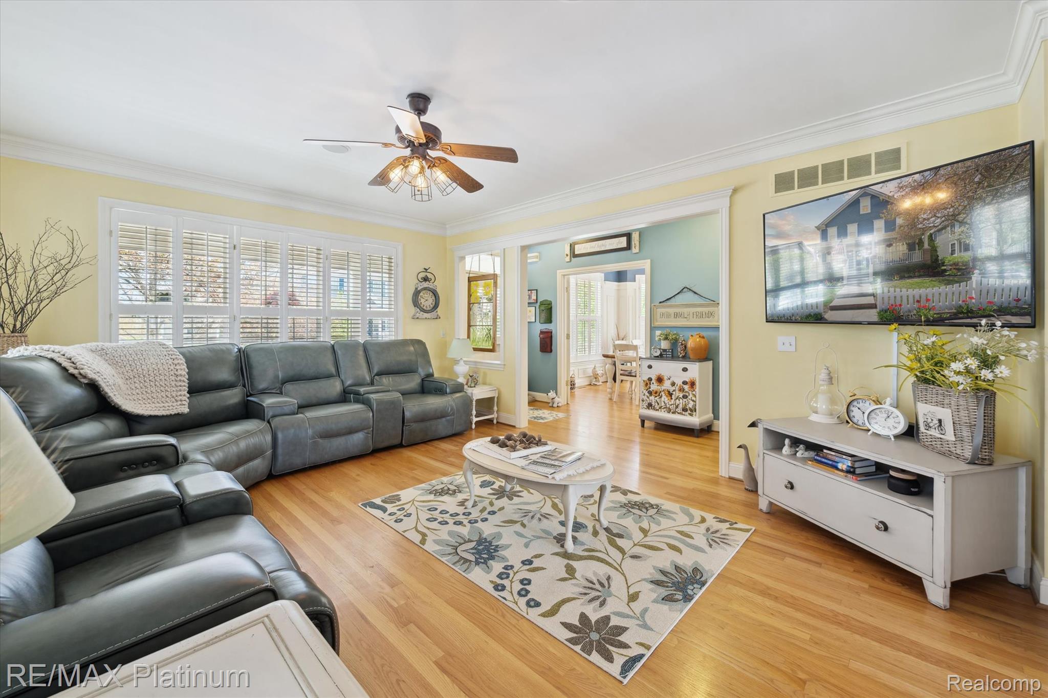 1728 TOWN COMMONS Drive