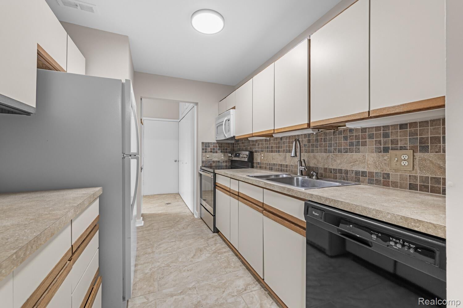 3123 Lake Haven