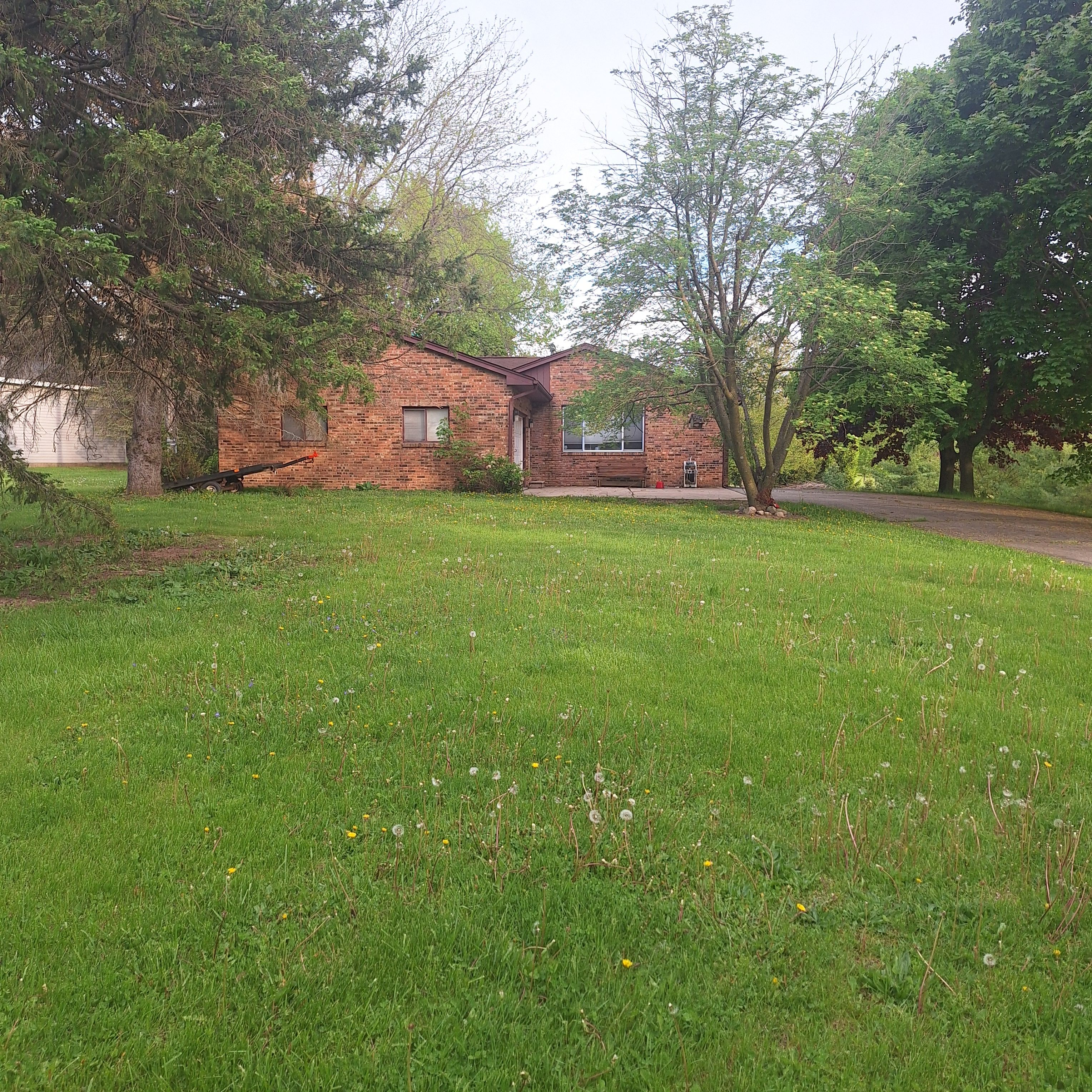 3827 WOODLAND Drive