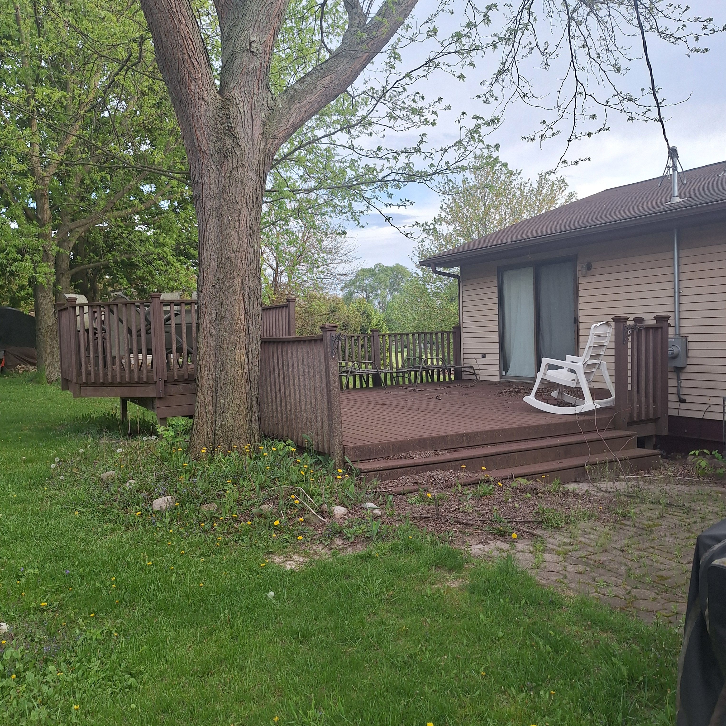 3827 WOODLAND Drive