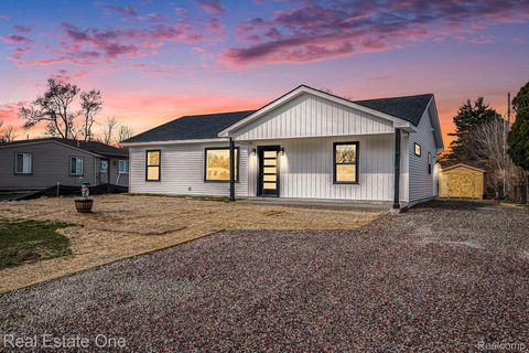 816 VERNITA Drive Orion Charter Township MI 48362