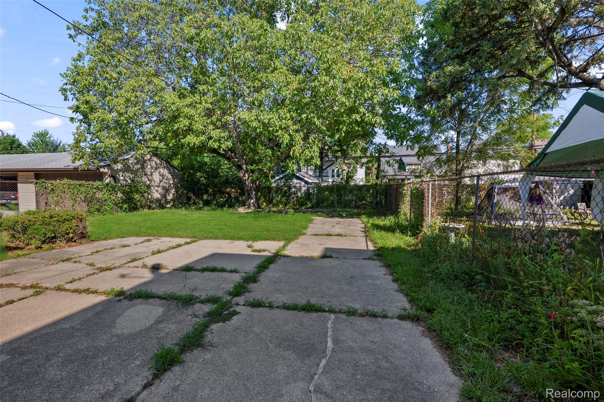 878 Lawrence Street