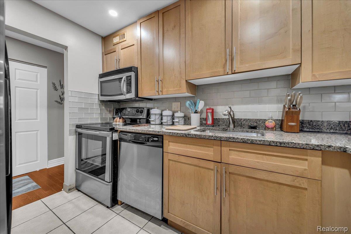 Detroit City, Michigan 48226, United States, 2 Bedrooms Bedrooms, ,2 BathroomsBathrooms,Residential,Active,147989