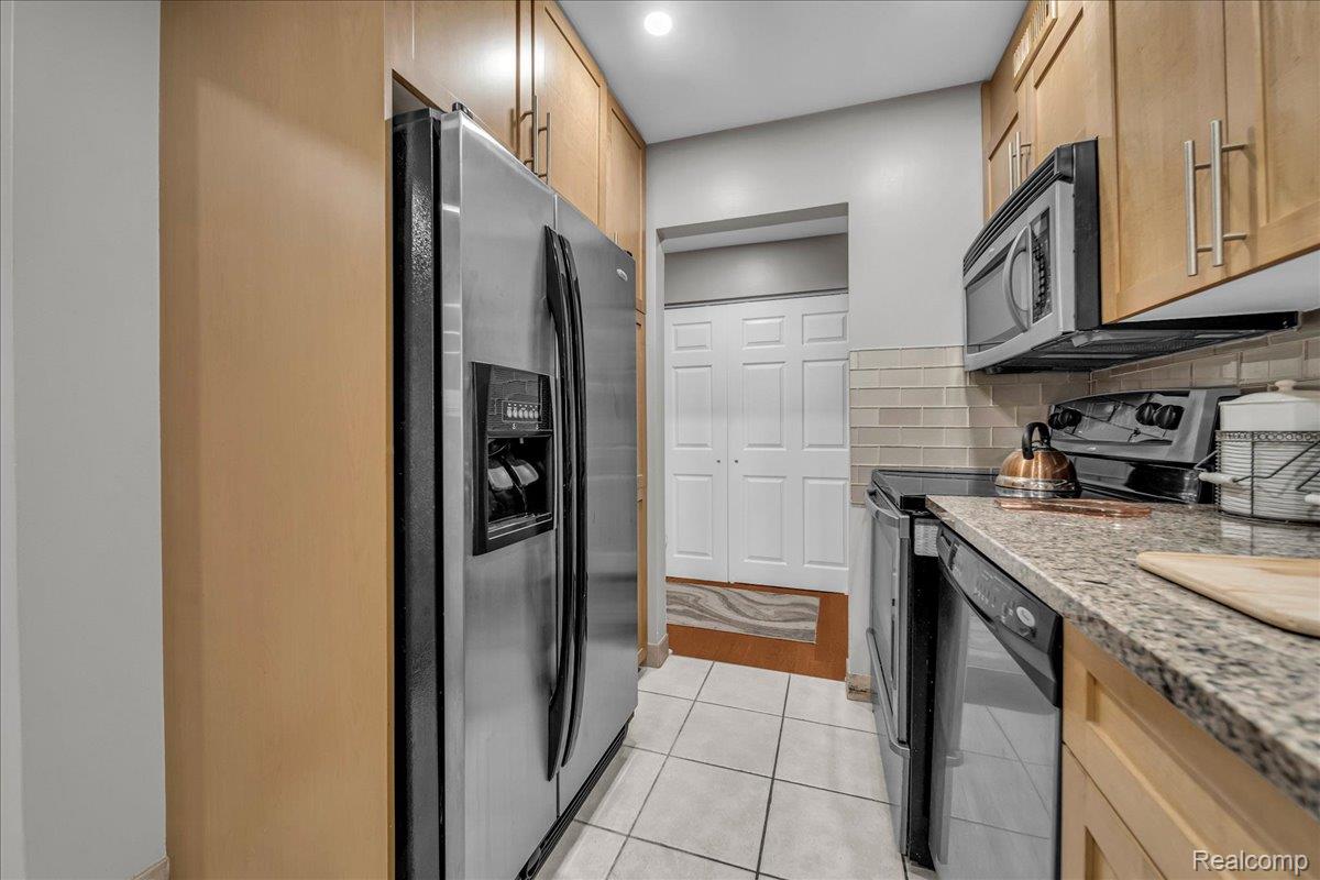 Detroit City, Michigan 48226, United States, 2 Bedrooms Bedrooms, ,2 BathroomsBathrooms,Residential,Active,147989