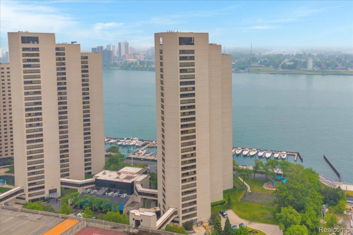 Detroit City, Michigan 48226, United States, 2 Bedrooms Bedrooms, ,2 BathroomsBathrooms,Residential,Active,147989