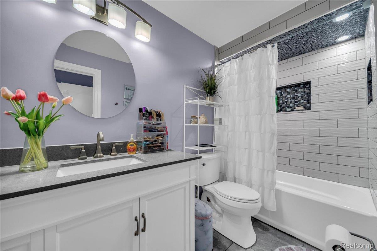 Detroit City, Michigan 48226, United States, 2 Bedrooms Bedrooms, ,2 BathroomsBathrooms,Residential,Active,147989